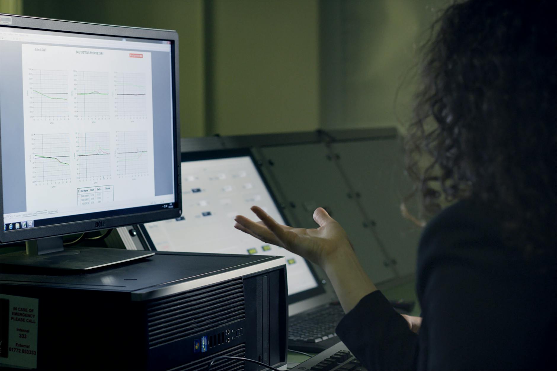 Ultrawide Monitor vs 3 Monitors: Which Is Better for Your Home Office? - Prime Reviews Pro