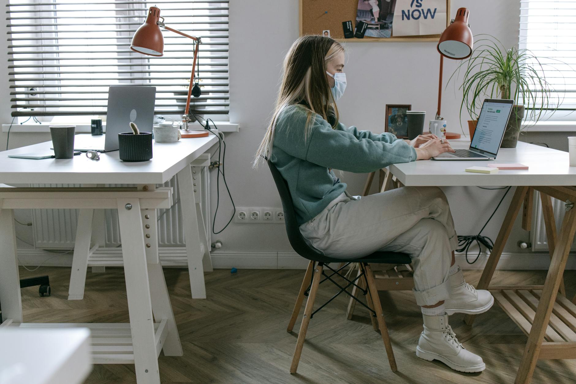 Office Chair Mesh vs Cushion: Which Is Better for Your Home Office? - Prime Reviews Pro