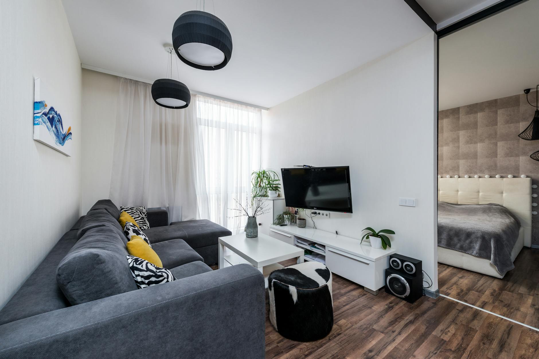 How to Decorate a Small Home Office to Feel Professional - Prime Reviews Pro