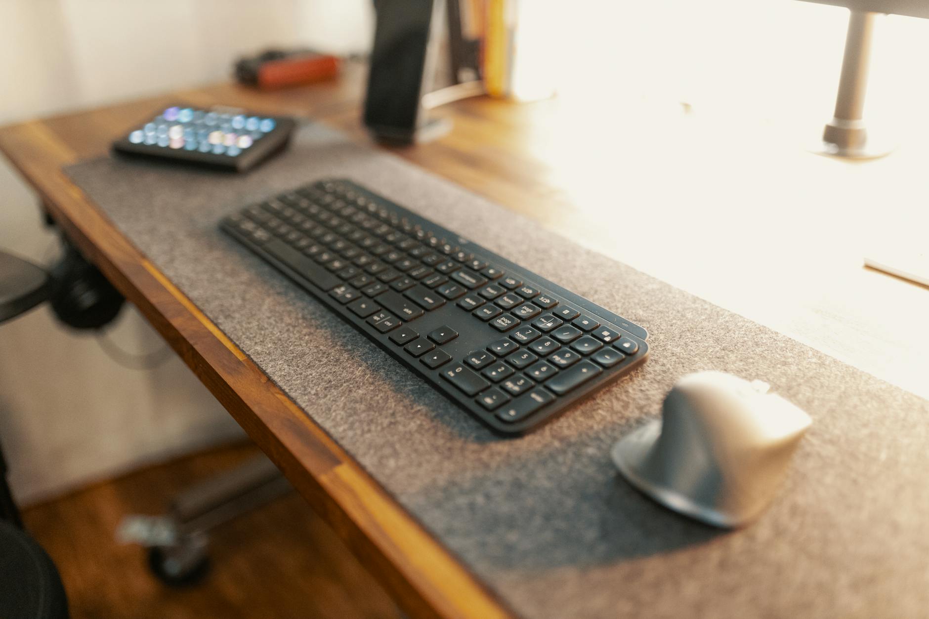Uplift V2 Standing Desk Review - Prime Reviews Pro