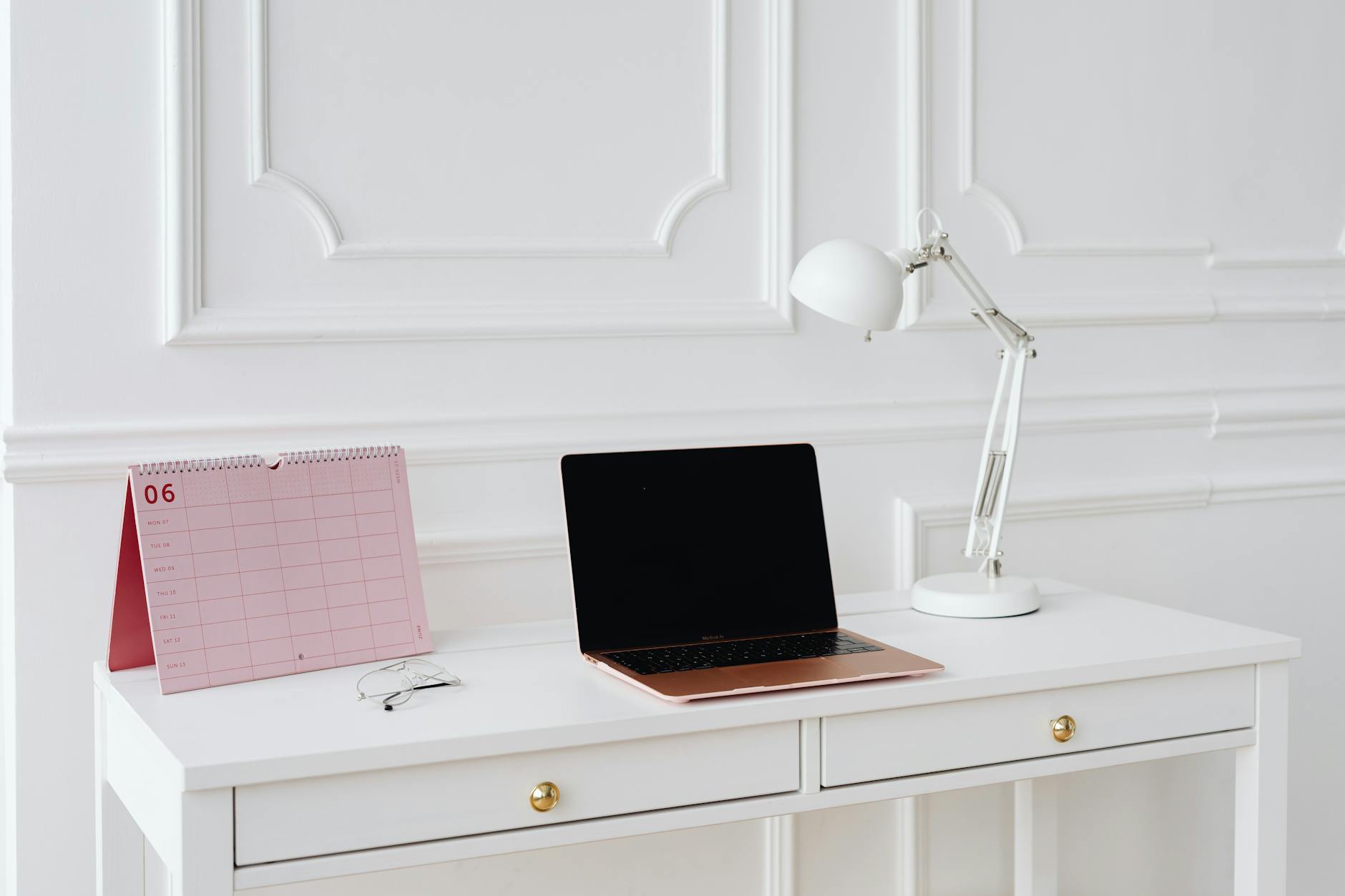 What's Your Ideal Desk Height? — How to Choose the Right Desk Height for Your Body in 2026