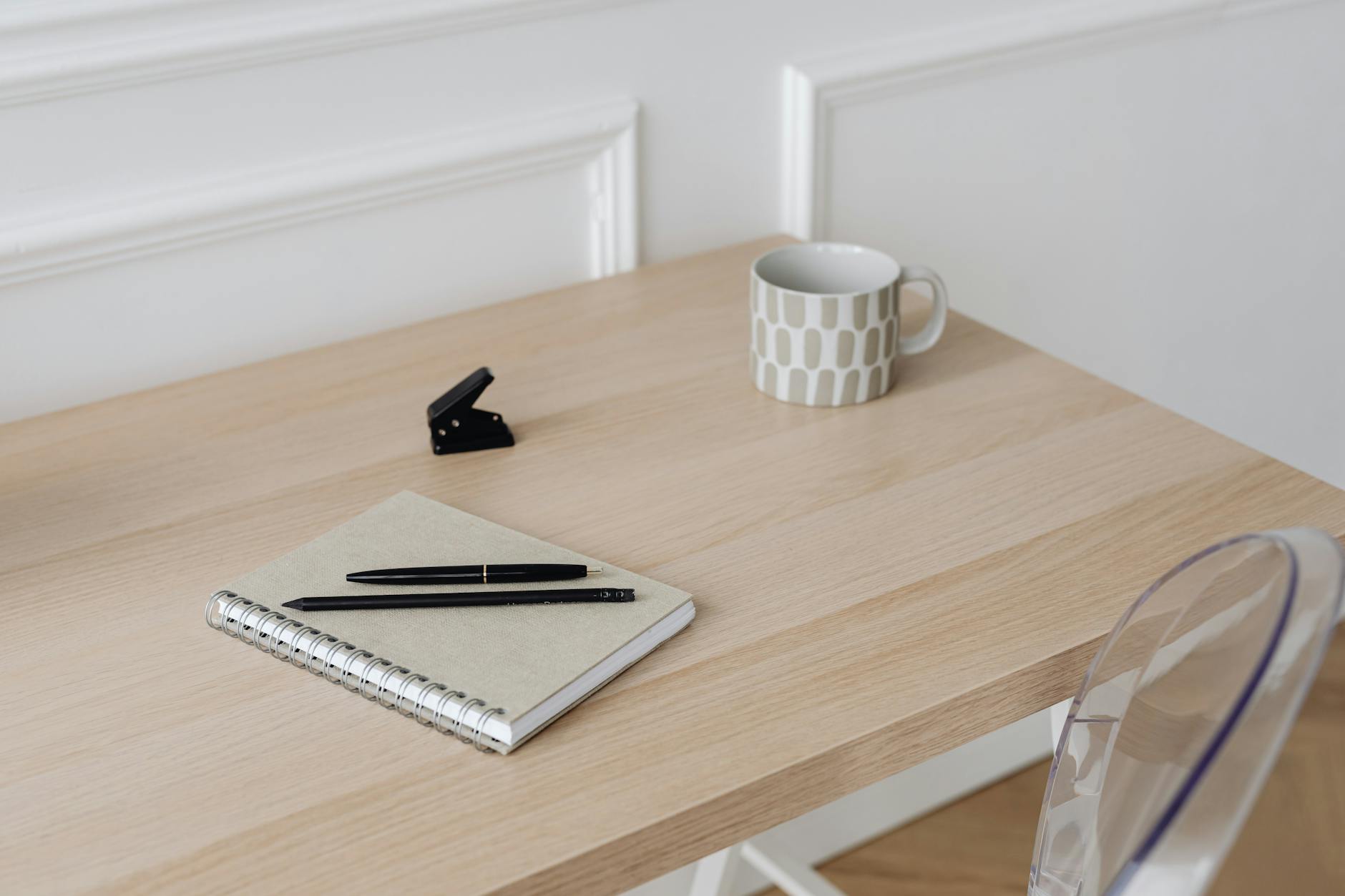 Small Desks That Fit Two Monitors? — Detailed Comparison Table: Best Small Desks for Dual Monitors (2026)