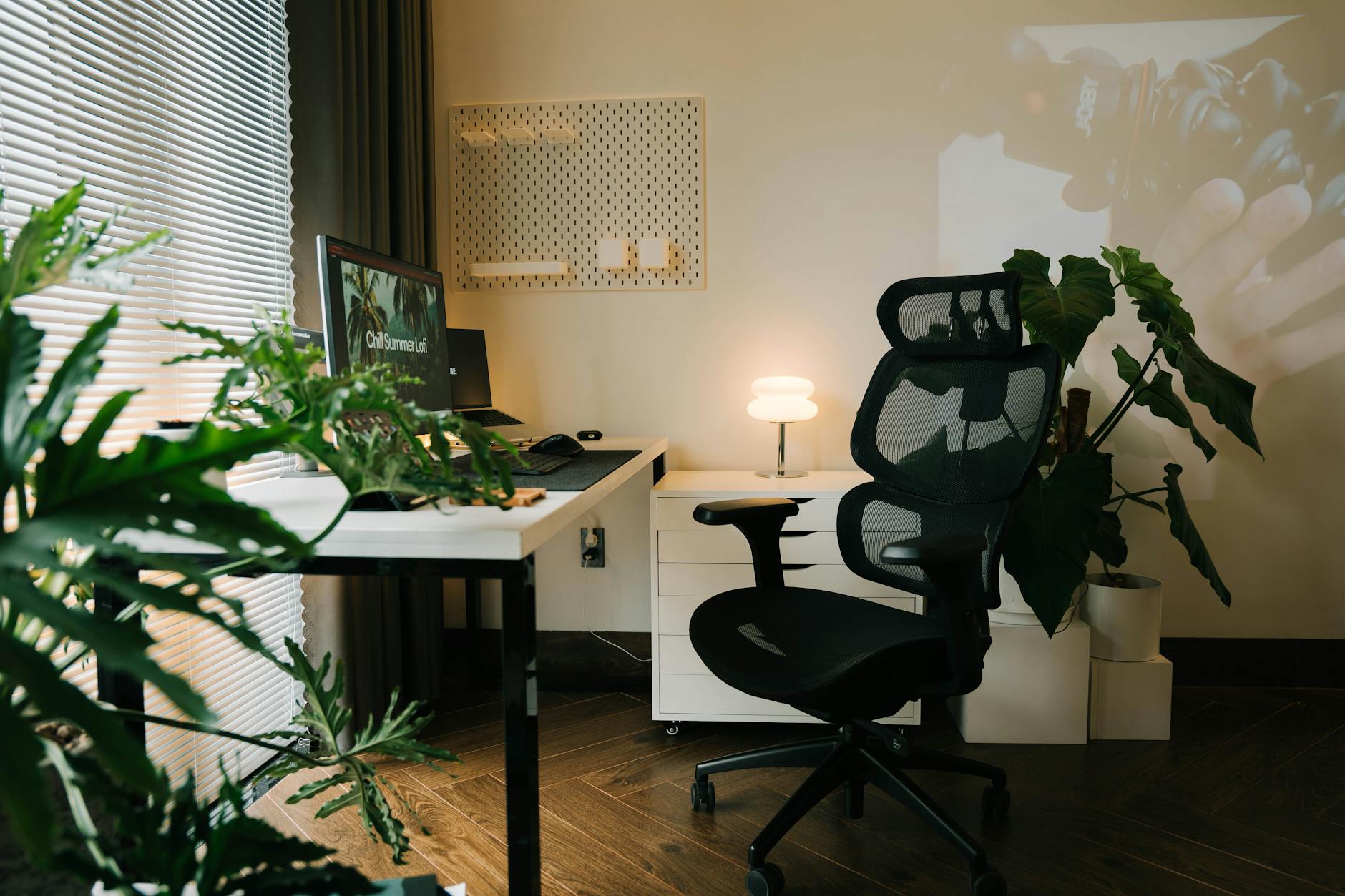 Office Chairs for 8+ Hour Days (Top 5) — Best Office Chairs for Long Hours 2026: Top 5 Tested