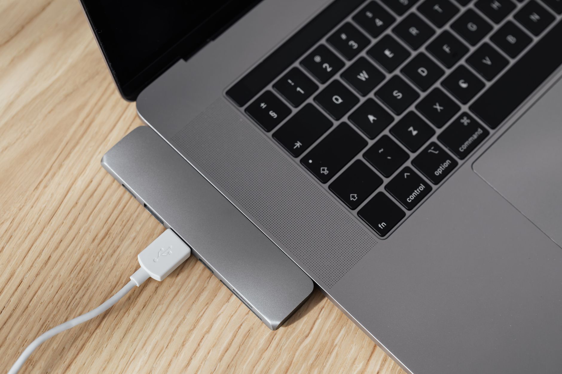 USB-C vs Thunderbolt: Which One Wins? - Prime Reviews Pro