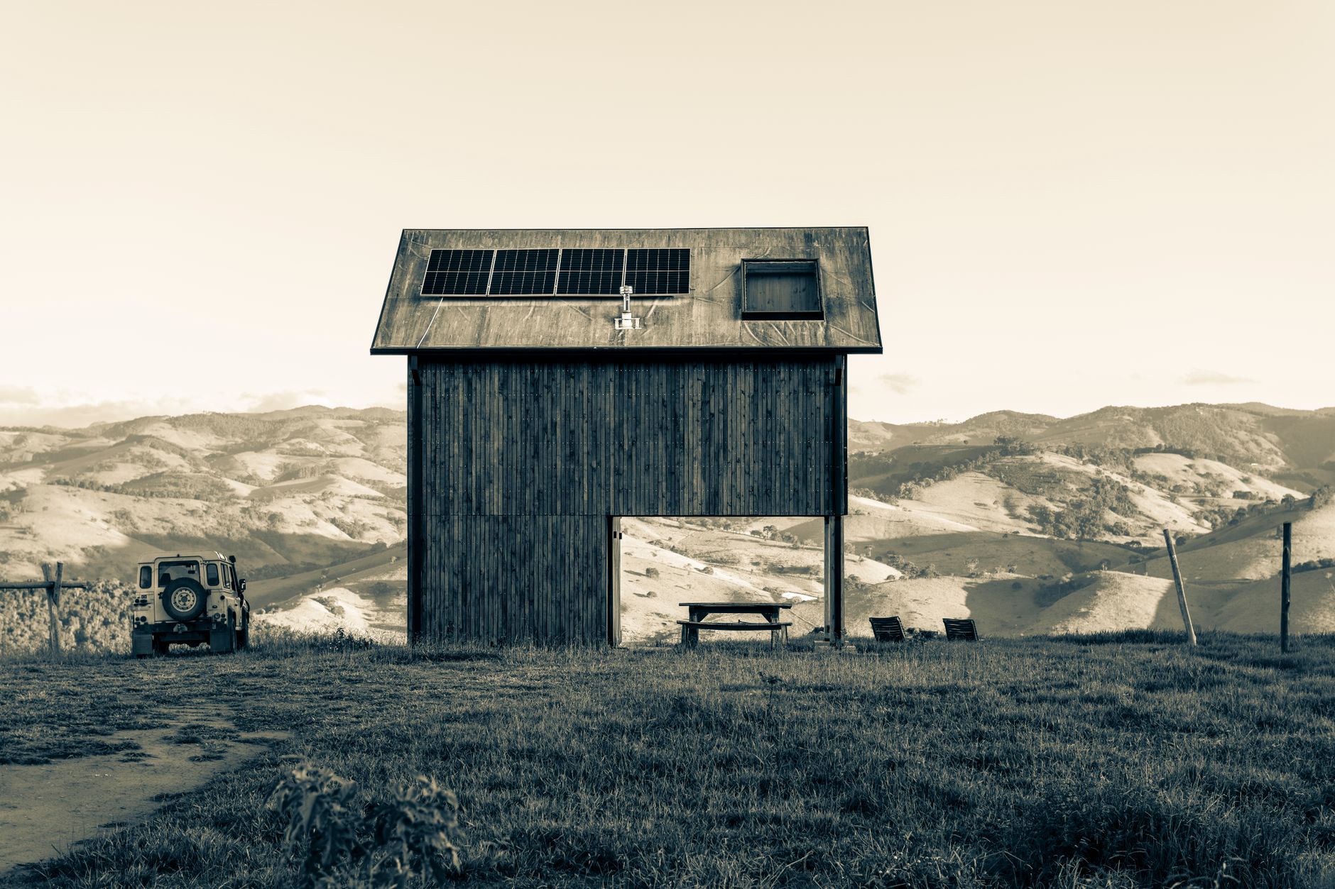 Portable vs Solar: Which Charger Reigns? - Prime Reviews Pro