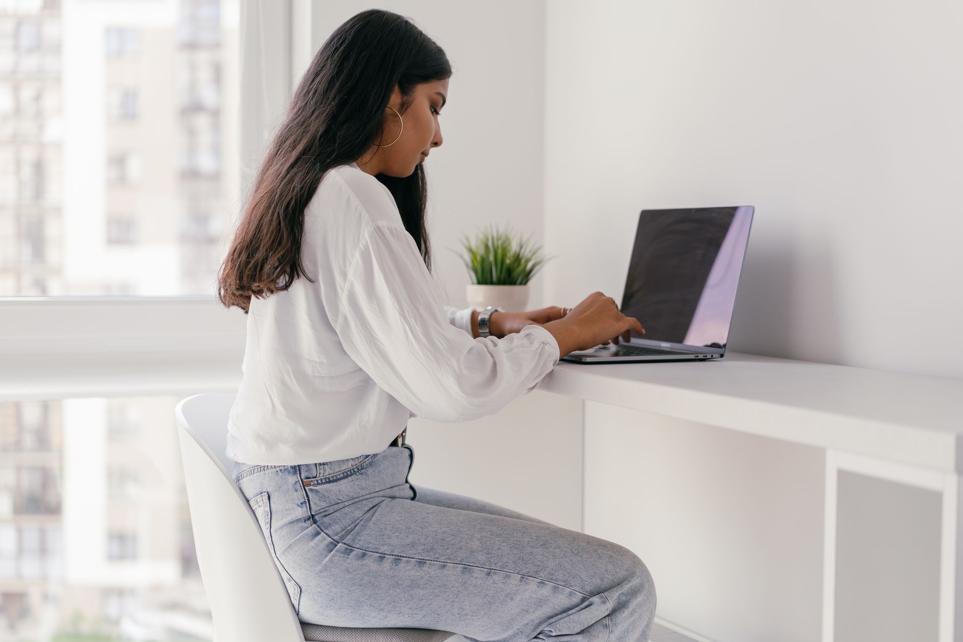 Standing or Sitting at Work: Which Is Healthier for Home Offices? - Prime Reviews Pro