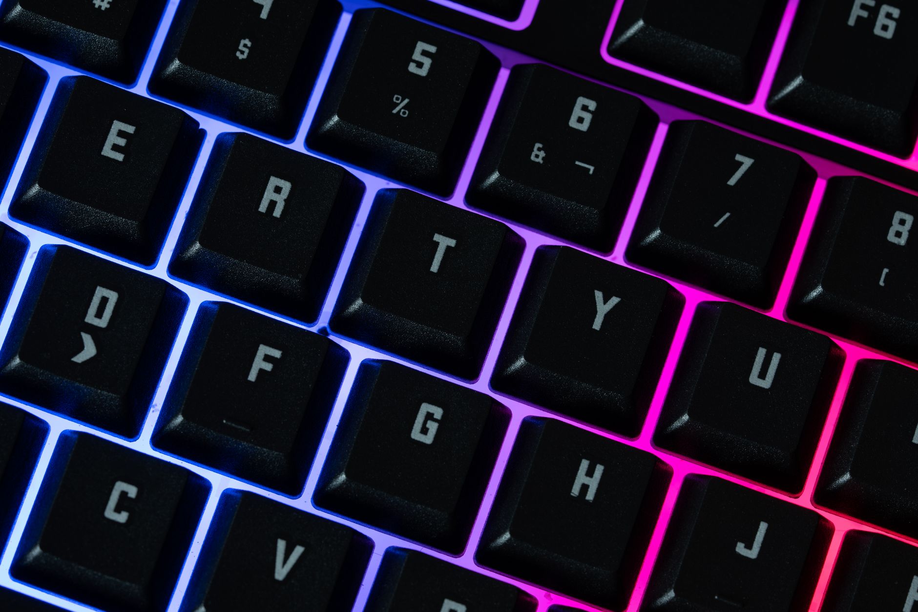 Bright or Contrast: The Key Factor for Your Home Office Monitor? - Prime Reviews Pro