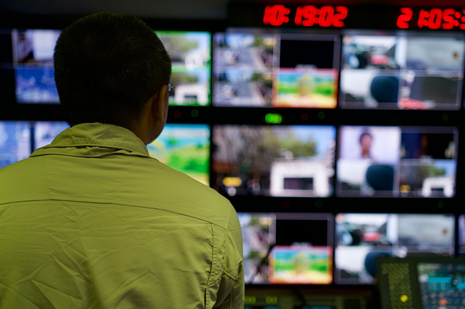 Monitor or Control: Which Wins for Your Home Office? - Prime Reviews Pro