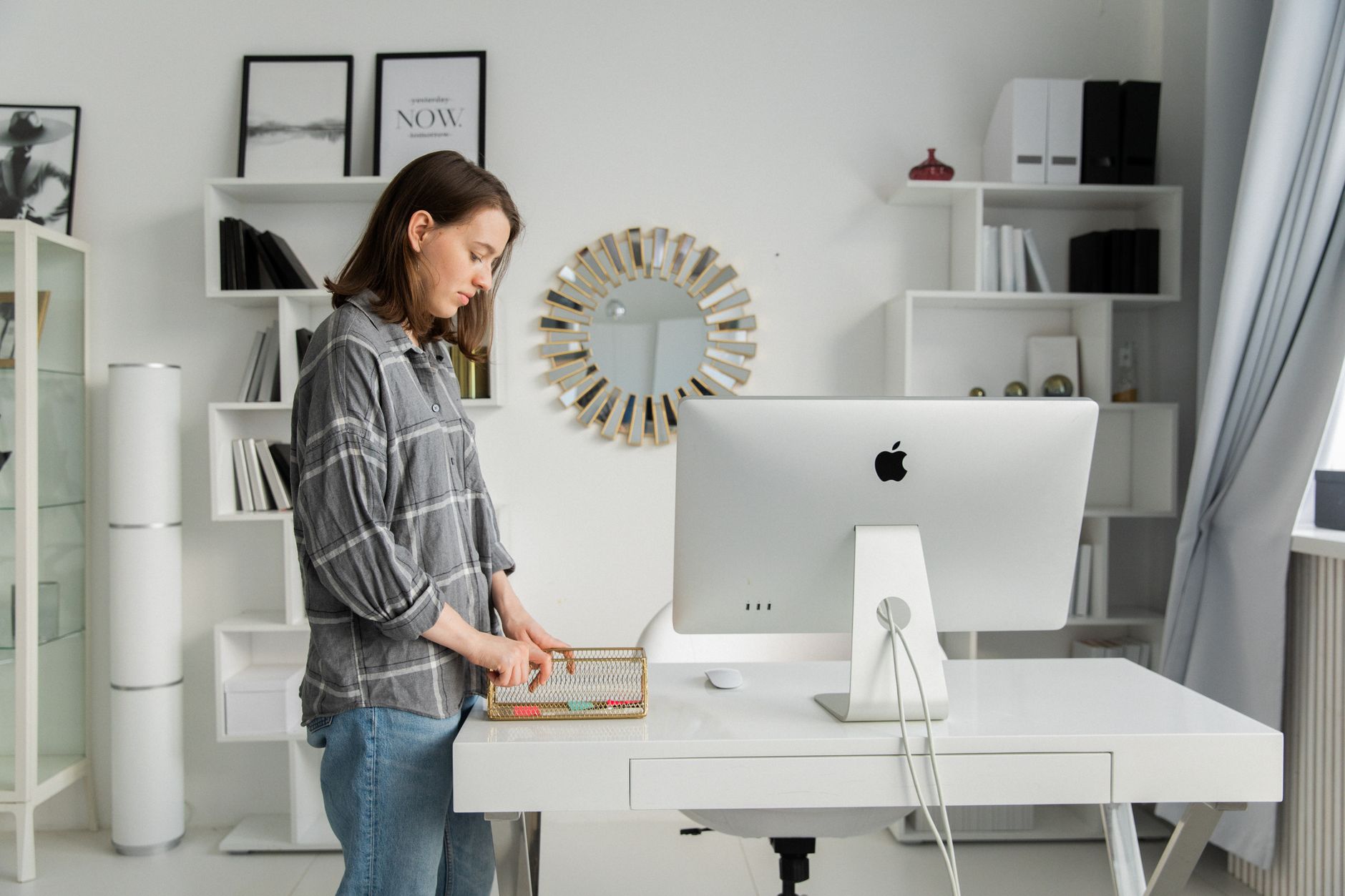 Uplift V2 Standing Desk Review: Build quality and motor longevity after 30 days — Who should skip it