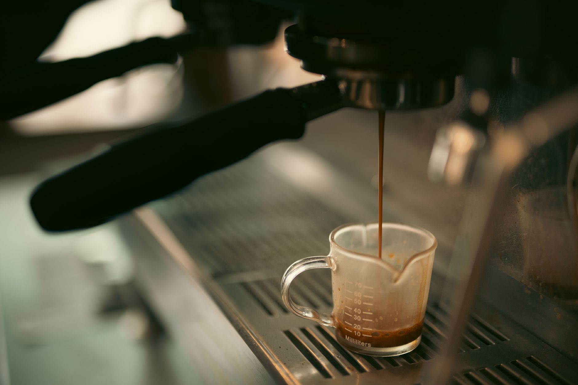 De'Longhi vs Breville: Which Espresso Machine Wins? — Our Verdict: Breville Wins for Enthusiasts, De'Longhi for Beginner