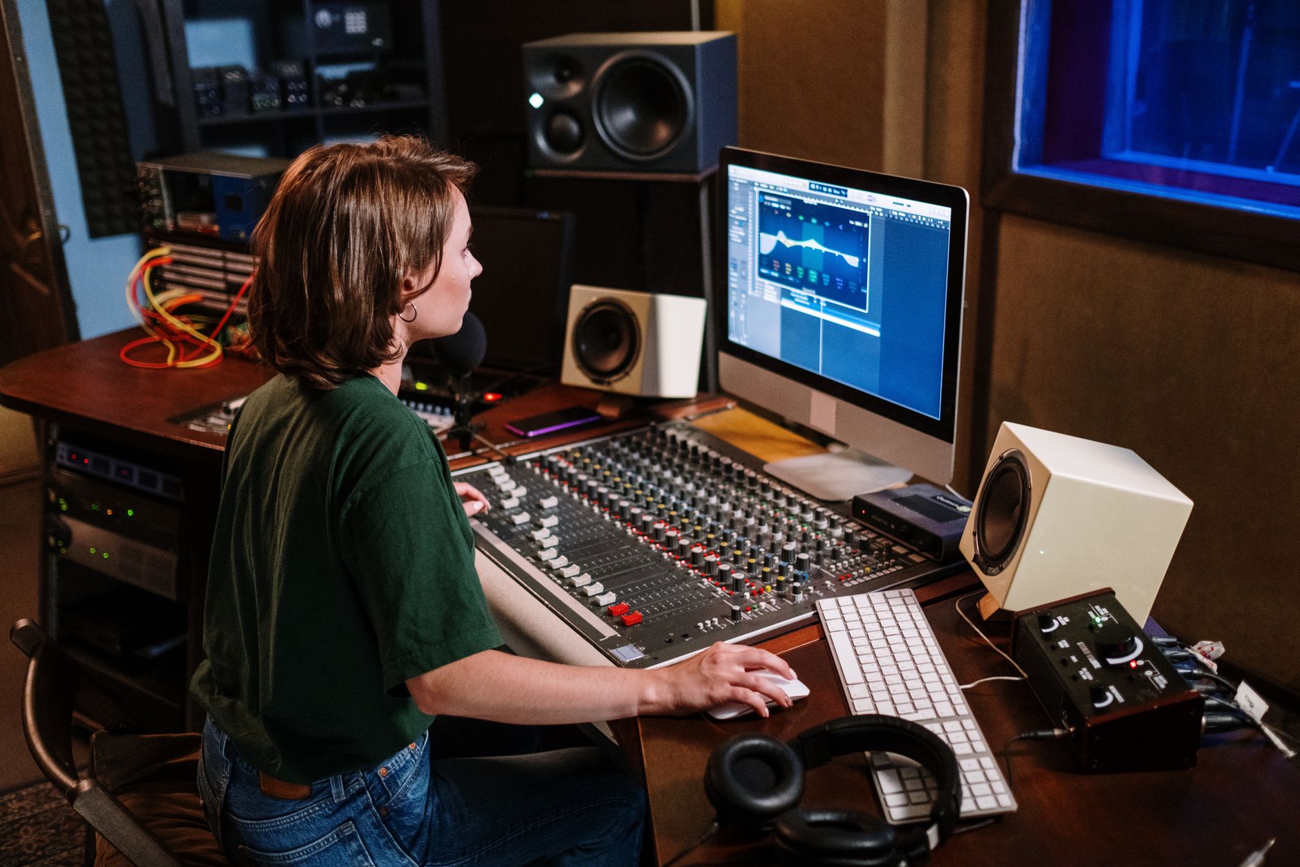 Monitors vs Bookshelf Speakers: Pick the Best for Your Home Office — Introduction