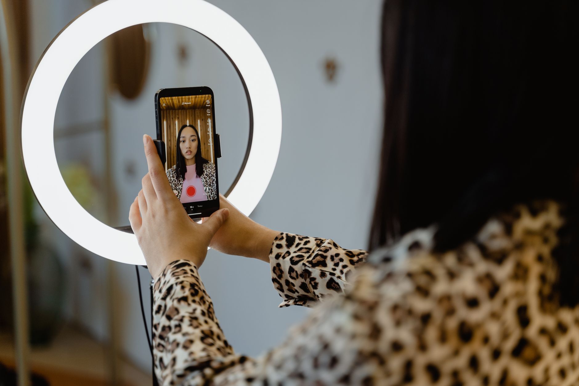 Can a Ring Light Reduce Eye Strain? See What Specs Reveal — User Scenarios: Who Should Buy — and Who Should Avoid