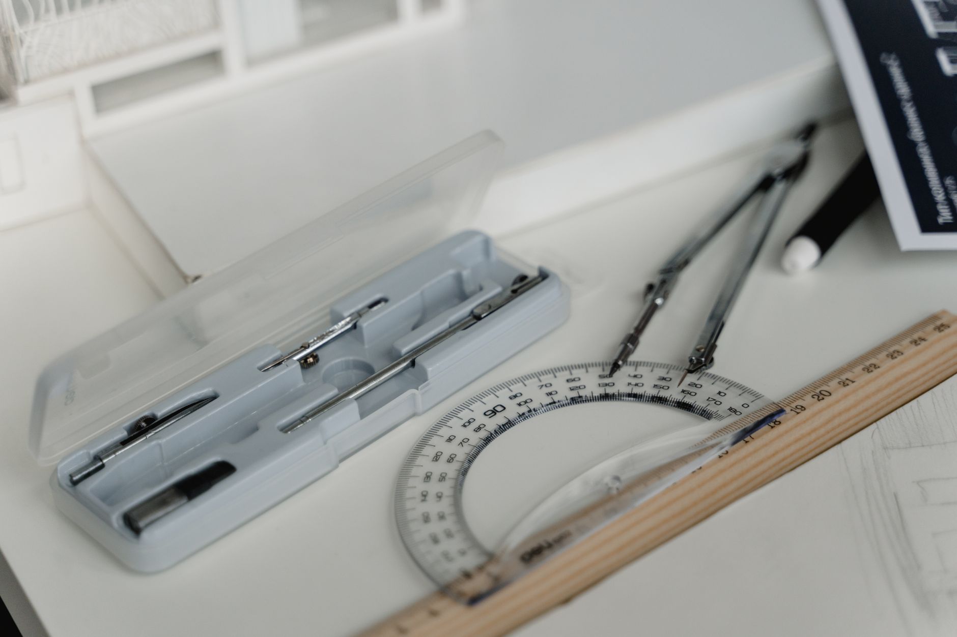 What Makes BenQ’s ScreenBar the Secret to a Brighter Desk? — How the ScreenBar Works: A Technical Overview